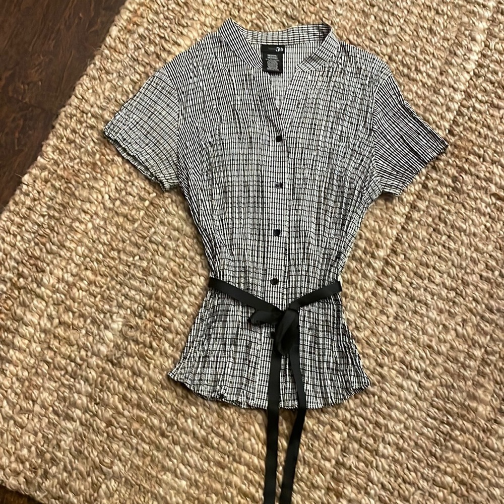 Ladies short sleeve button down top